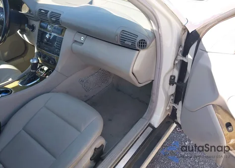 2007 Mercedes-Benz C 230 Sport z USA, uszkodzony, nr VIN WDBRF52H77F912541